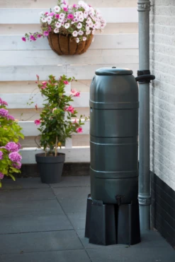 Regenton 100L Kunststof 'slimline' - Groen H96x36x32cm - Nature -Buitentuinwinkel regenton 100l kunststof slimline groen h96x36x32cm 6 4